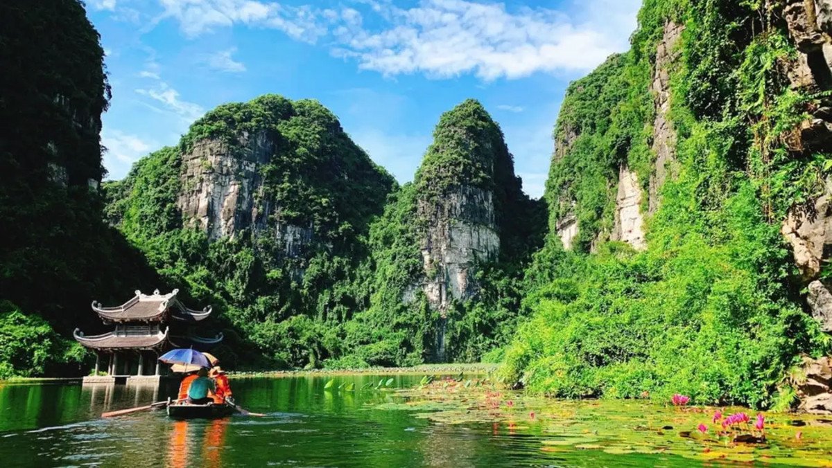 Trải nghiệm khu du lịch Tràng An với 10 điểm đến không thể bỏ lỡ